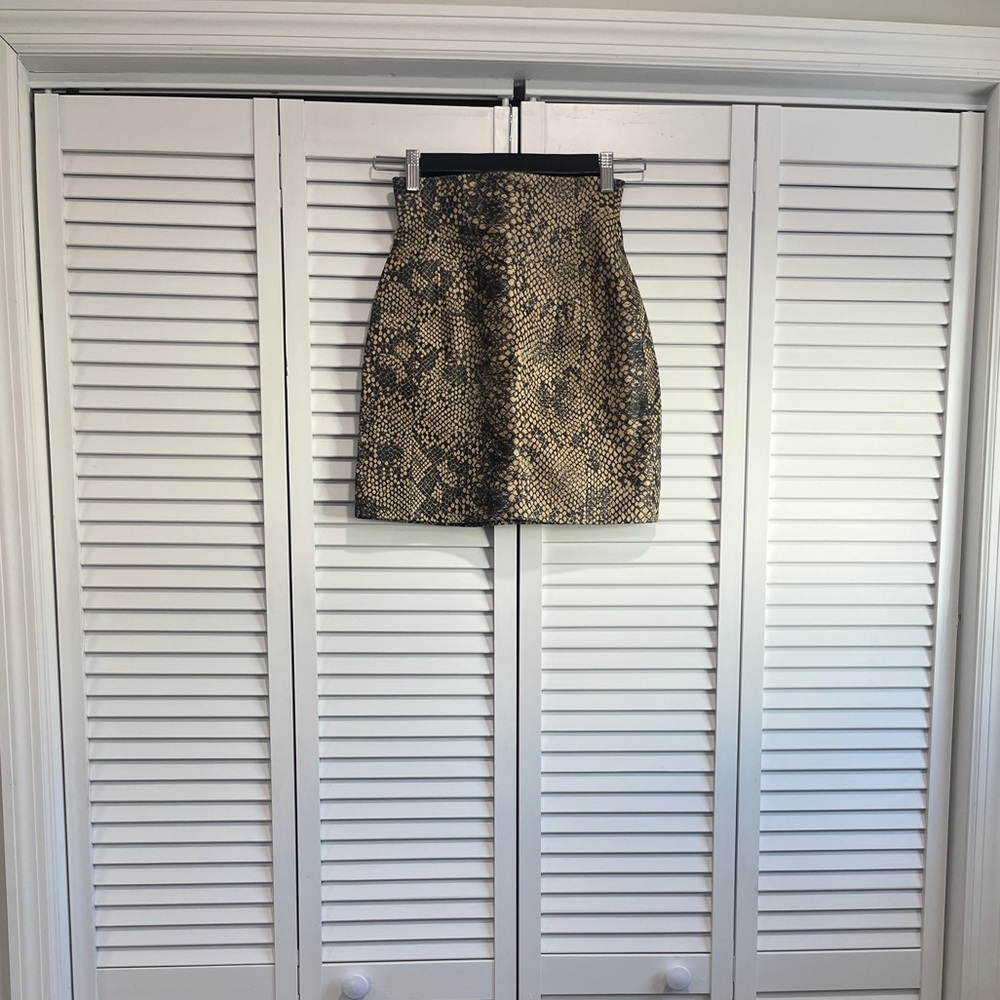 &OTHER STORIES High-Waisted Mini Skirt in Snakeskin